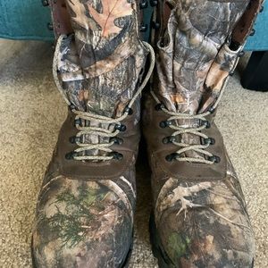 Like new redhead camo waterproof lace up boots